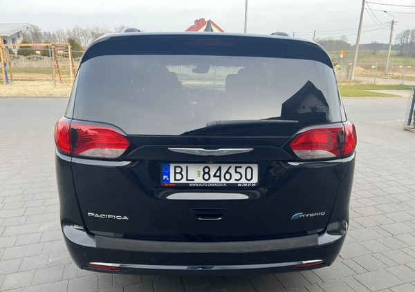 Chrysler Pacifica cena 134900 przebieg: 121000, rok produkcji 2018 z Łomża małe 466
